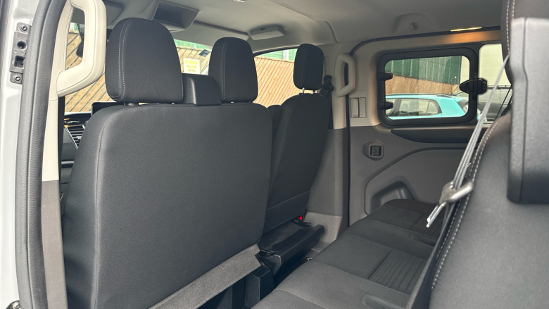 Ford Transit Custom 300 L1 Diesel Fwd 2.0 EcoBlue 170ps Low Roof D/Cab Limited Van